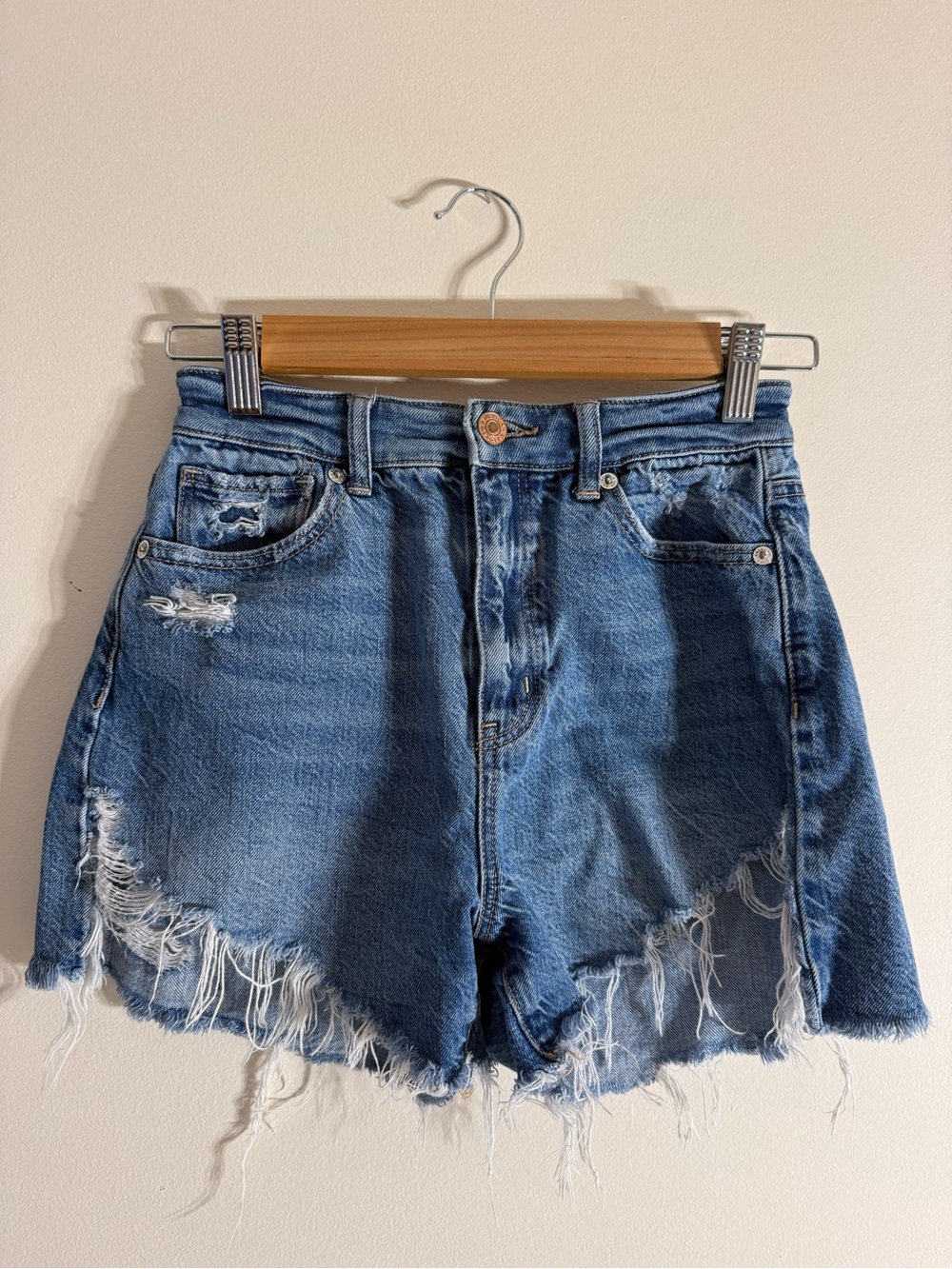American Eagle Medium Wash Distressed Jean Highest Rise Mom Shorts Size 0